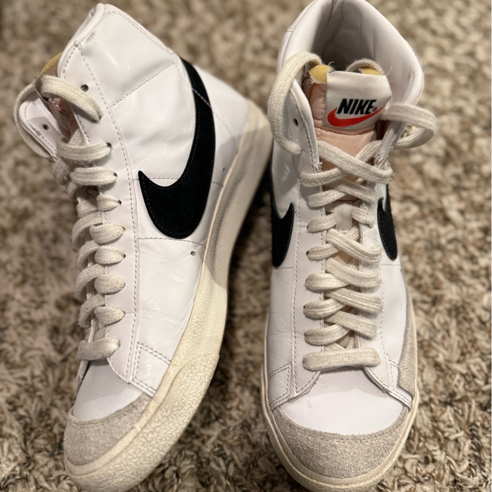 Woman’s Nike 8.5